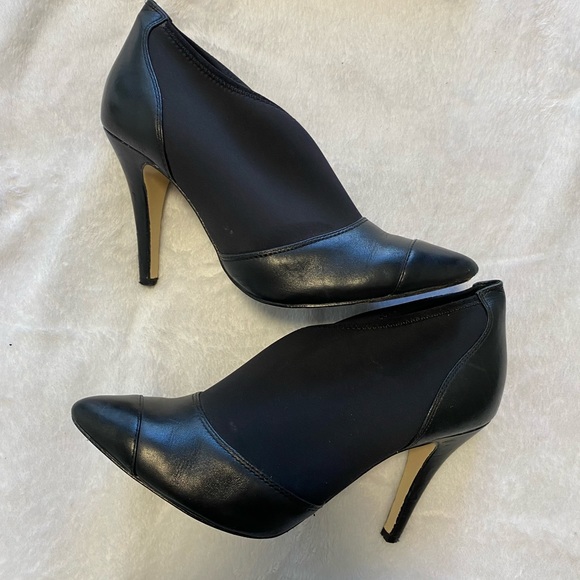 BCBG Leather/neoprene wrap heels SZ 8 - Picture 4 of 5